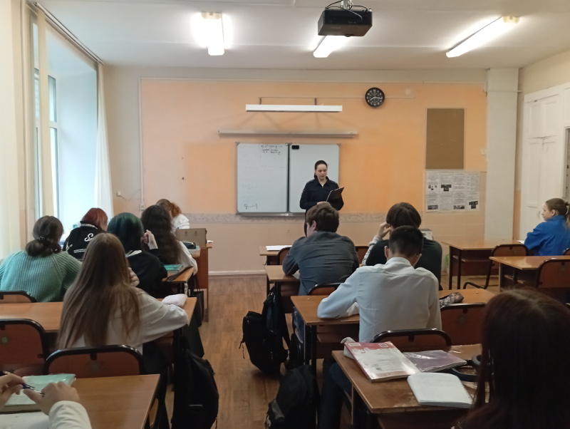 Профилактическая беседа инспектора ОГИБДД.